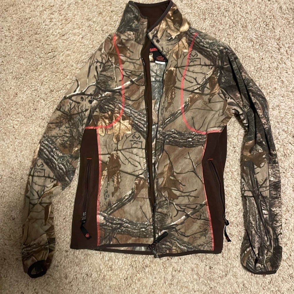 Cute woman’s camo zip up